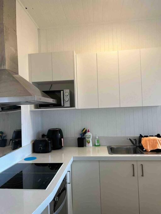 Sunny Apartment In Central Karori ウェリントン エクステリア 写真